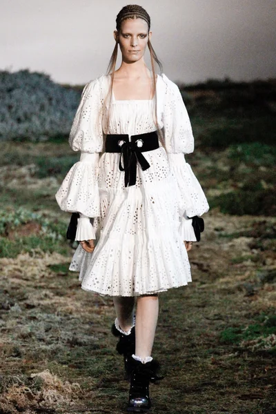 Look 3